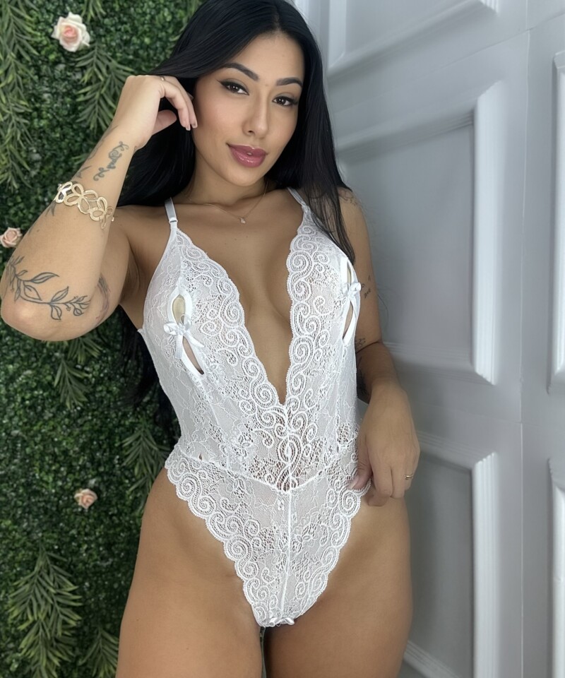 Body Coração Lingerie em Renda Sem Bojo com Costas Abertas e Biju — Body — SKU BODY-COR. Cor: Preto, Branco, Vermelho. Tamanho: M, G, GG